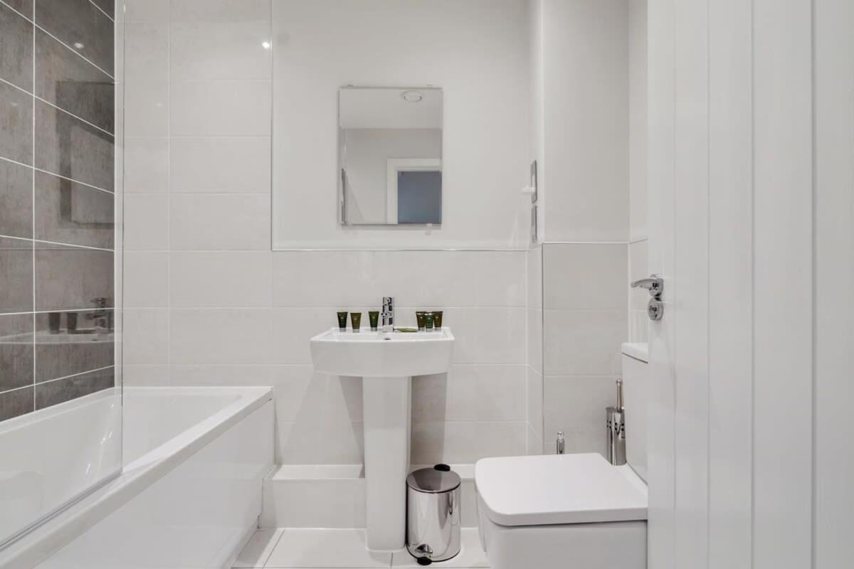 Beautiful 2 Bed Apartment In A Converted Mill Leeds  Exterior foto